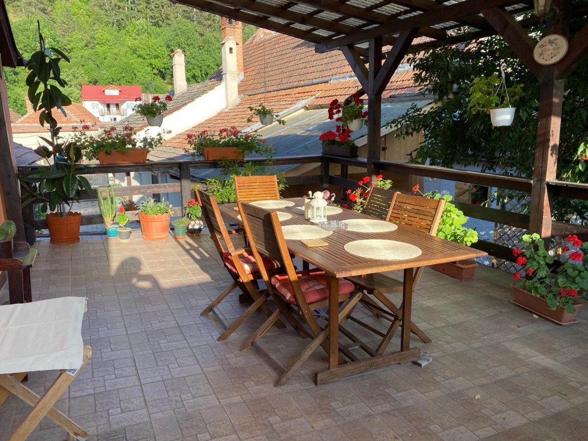 Victoria Gasthaus Rasnov - Charming Vacation House In Rasnov Bagian luar foto
