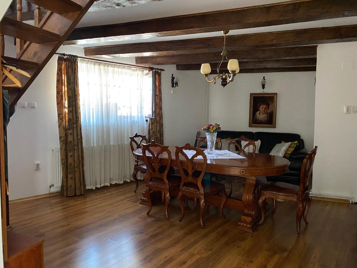Victoria Gasthaus Rasnov - Charming Vacation House In Rasnov Bagian luar foto